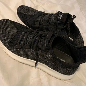 Men’s Adidas tennis shoes